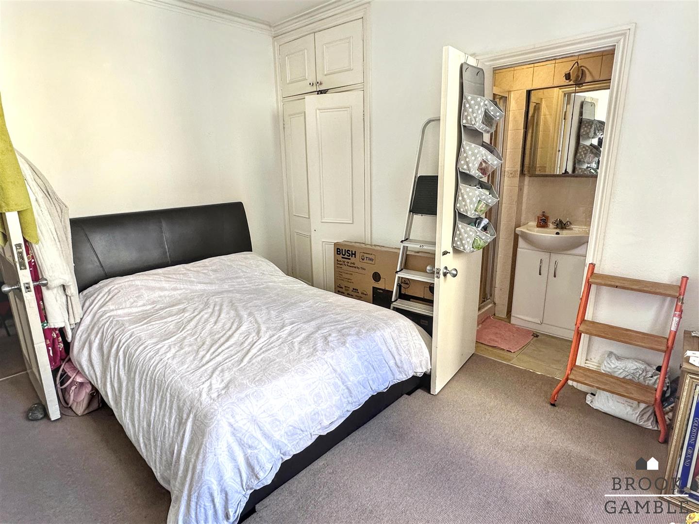 2 Bedroom Flat - Conversion. Elms Avenue in Eastbourne,  10